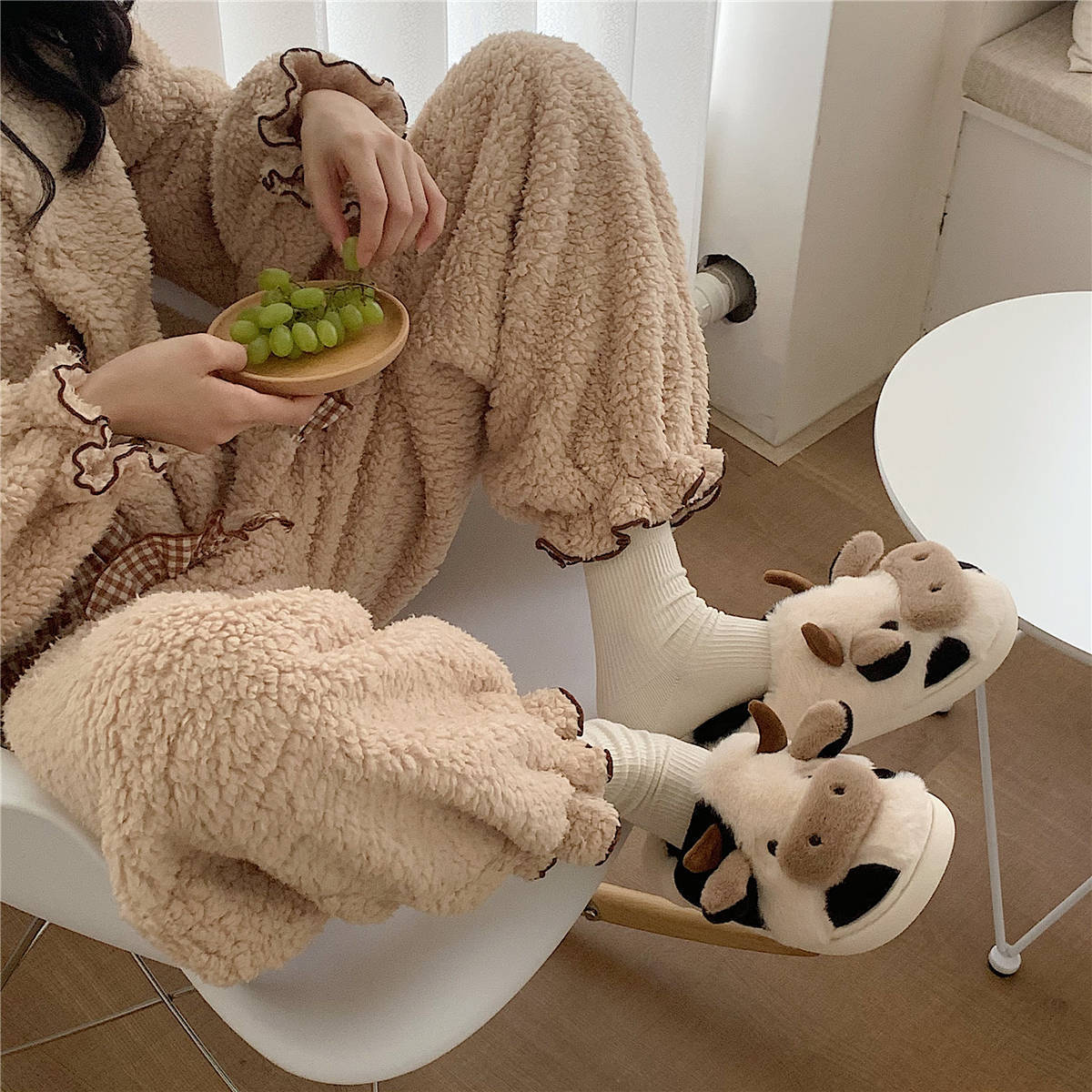スリッパ 牛 女性 女の子 ファッション かわいい 柔らかくふわふわ 冬 暖かいスリッパ - ルクス・シャル Luxe Char